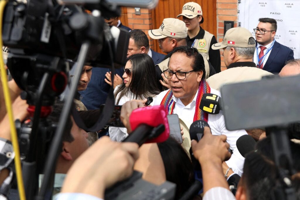 Sánchez le propuso a Keiko Fujimori la revisión de “todos los votos” del balotaje en Perú