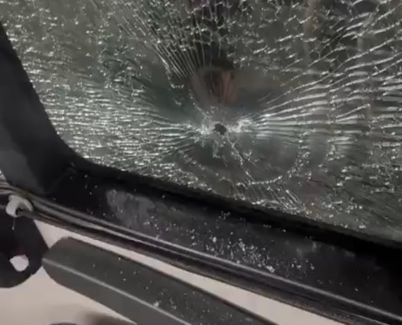 Un micro con hinchas de Tigre fue agredido y una persona resultó herida de bala