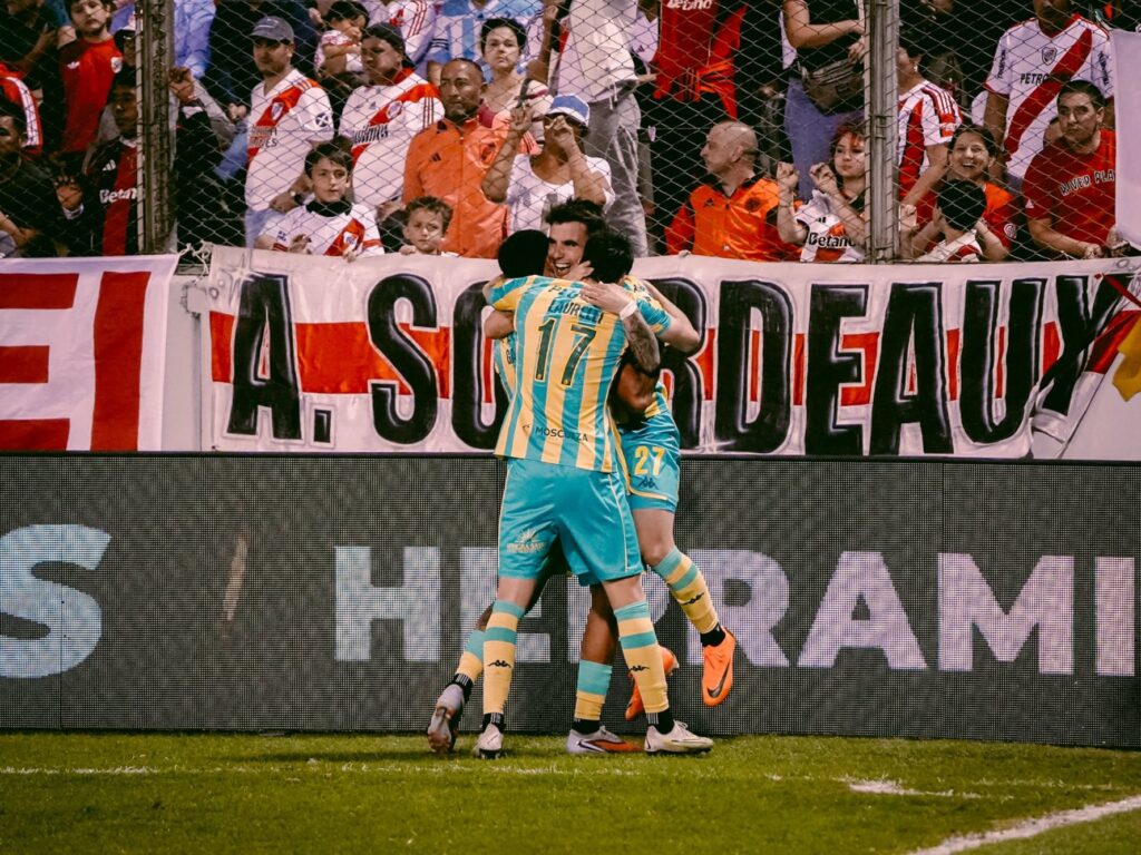 Aldosivi ganó por 3-1 a River y lo eliminó de la Copa Argentina