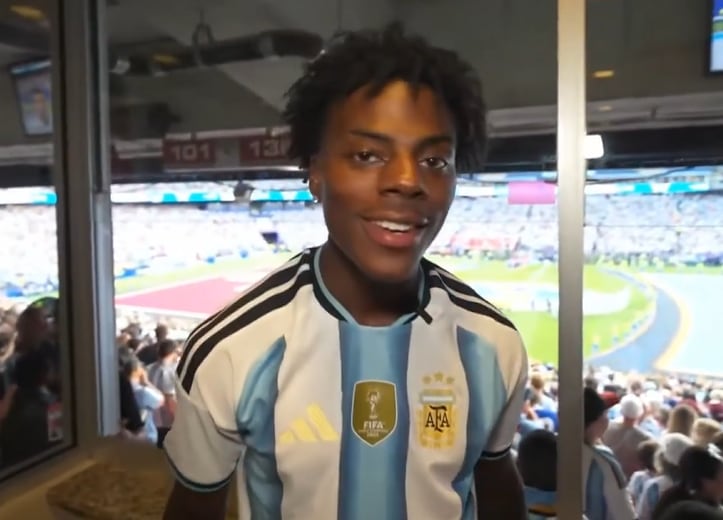 Speed dijo presente con la camiseta de la Argentina en el duelo ante Suiza y se cruzó con los hinchas