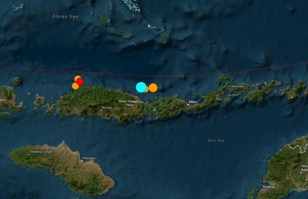 Un terremoto de magnitud 7,7 sacudió la costa de Indonesia y disparó una alerta por tsunami