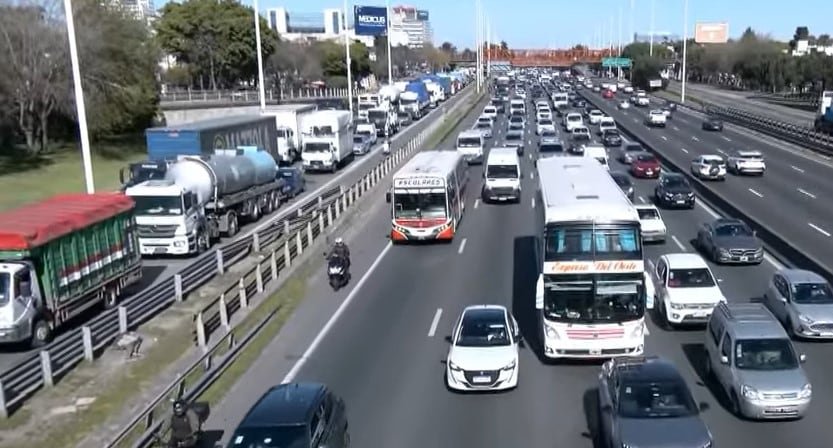 Caos de tránsito en la avenida Lugones por obras: hasta 20 kilómetros de cola