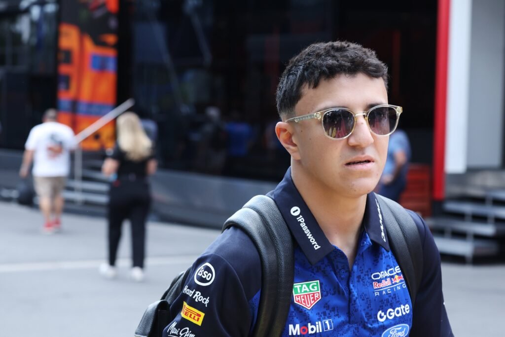 Oficial: Isack Hadjar regresa a su butaca en Red Bull luego de tres fechas ausente por una lesión de muñeca