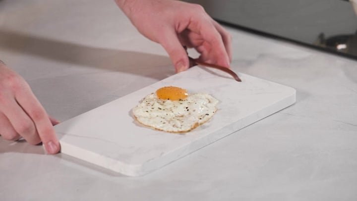 El secreto mejor guardado de los chefs: “Los huevos fritos más ricos no se hacen en sartén, sino que van al horno”